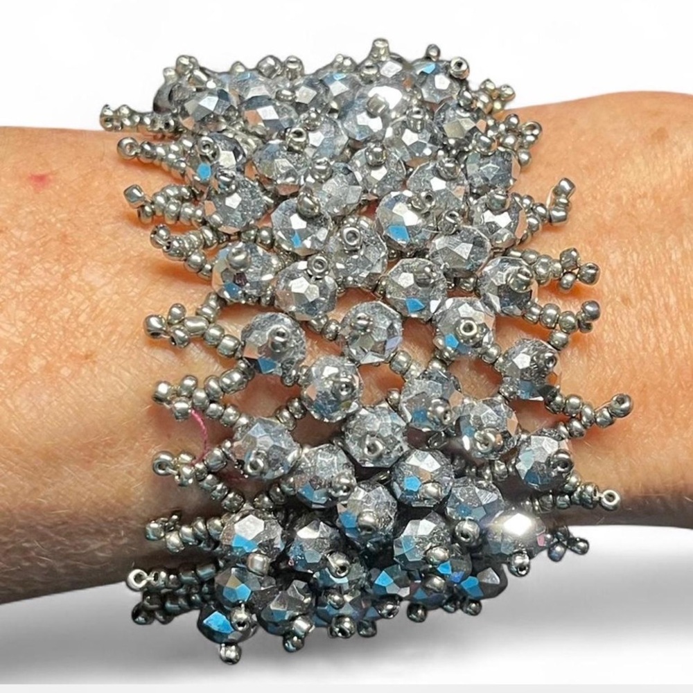 Silver and crystal beaded bracelet with double magnetic closure